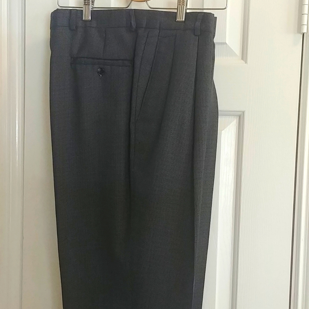 Men's Dockers grey subtle houndstooth dress pants